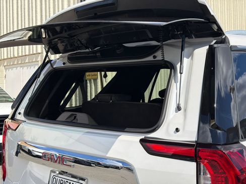 Used 2021 GMC Yukon SLT w/ SLT Luxury Plus Package image 8