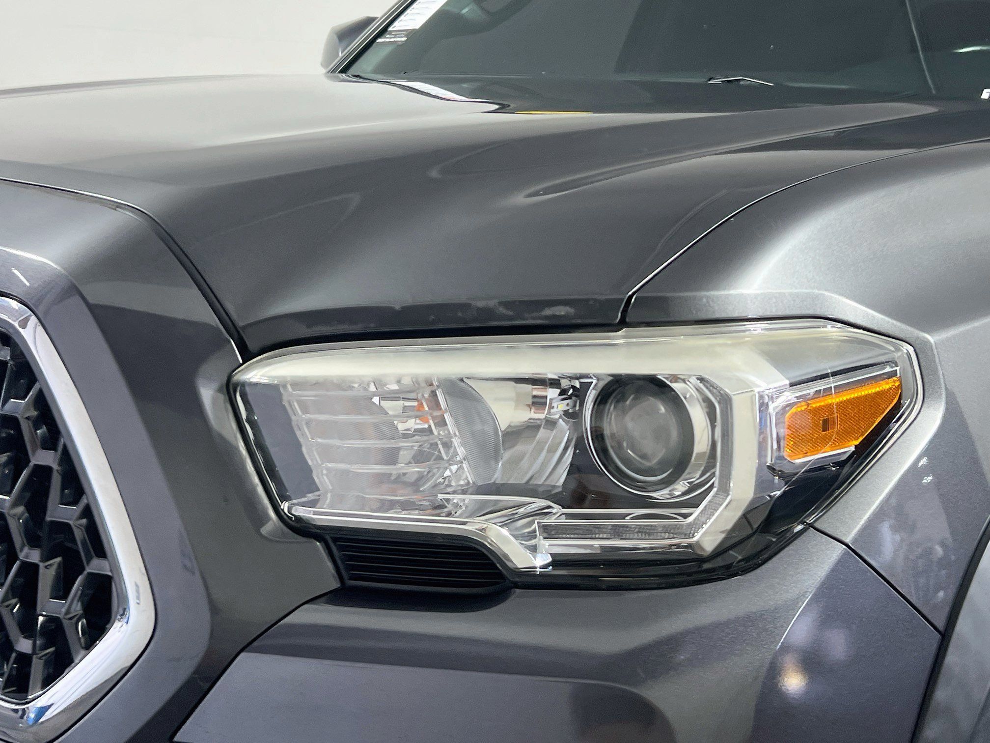 Used 2019 Toyota Tacoma TRD Off-Road AWD/4WD image 11