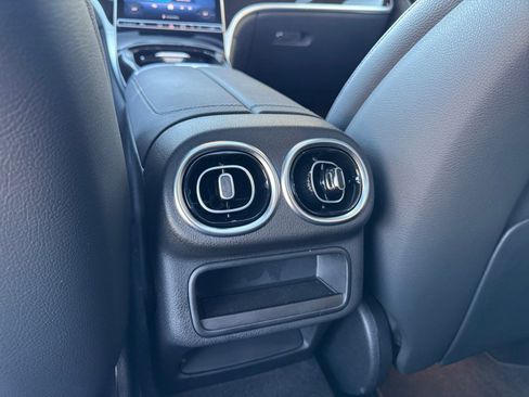 Used 2025 Mercedes-Benz GLC 300 4MATIC image 18