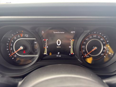 New 2026 Jeep Gladiator Sahara AWD/4WD image 19