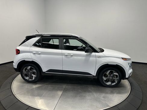 Certified 2023 Hyundai Venue Limited w/ Cargo Package FWD image 8