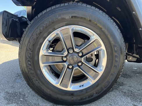 Used 2021 Jeep Wrangler Unlimited Sahara AWD/4WD image 8