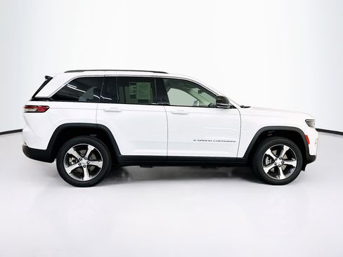 Used 2022 Jeep Grand Cherokee Limited 4xe w/ Luxury Tech Group II AWD/4WD image 10