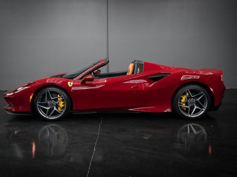 Used 2021 Ferrari F8 Tributo RWD image 4