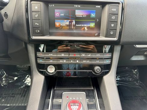 Used 2018 Jaguar F-PACE Prestige AWD/4WD image 20