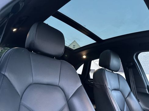 Certified 2025 Porsche Macan image 18