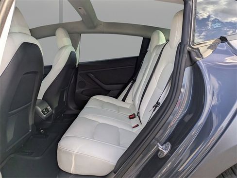 Used 2022 Tesla Model 3 Performance image 12