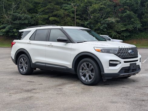 Used 2022 Ford Explorer XLT w/ Equipment Group 202A RWD image 11