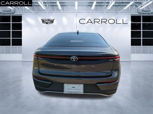 Used 2023 Toyota Crown Limited image 5