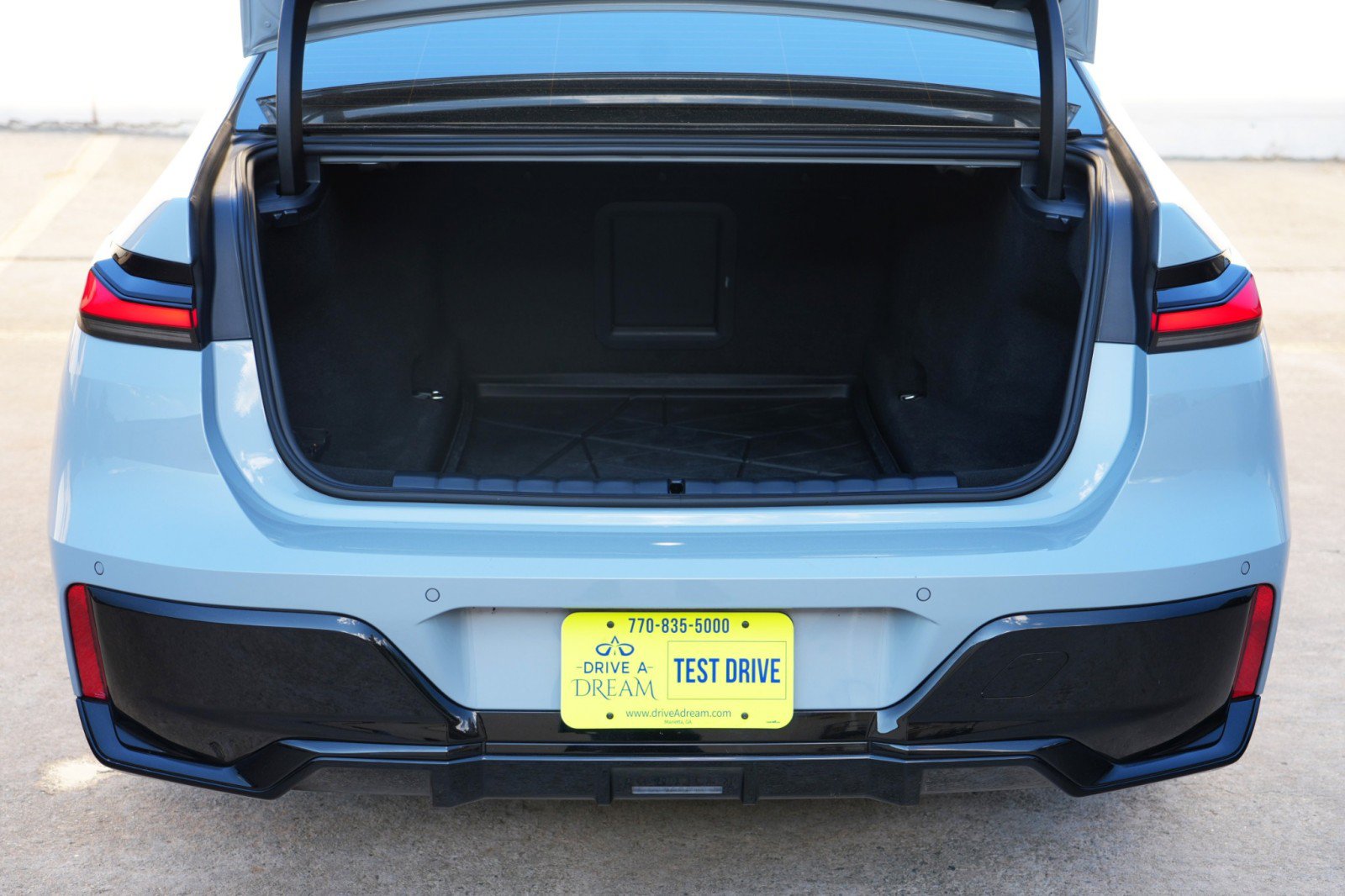 Used 2025 BMW 740i RWD image 10