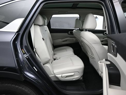 Used 2025 Kia Sorento S w/ Panoramic Sunroof Package FWD image 40