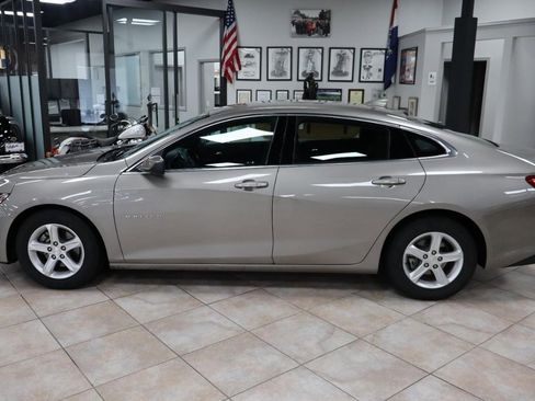 Used 2023 Chevrolet Malibu LT w/ Driver Confidence Package image 2