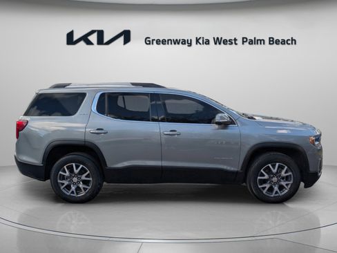 Used 2023 GMC Acadia SLT image 9