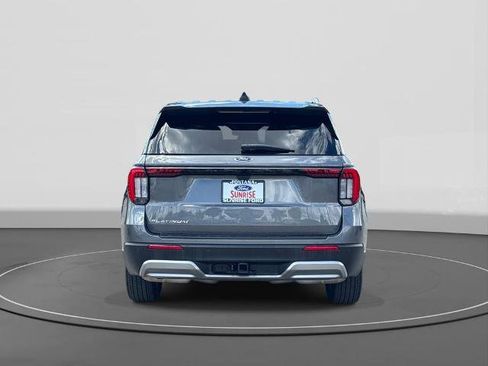 Certified 2025 Ford Explorer Platinum RWD image 6