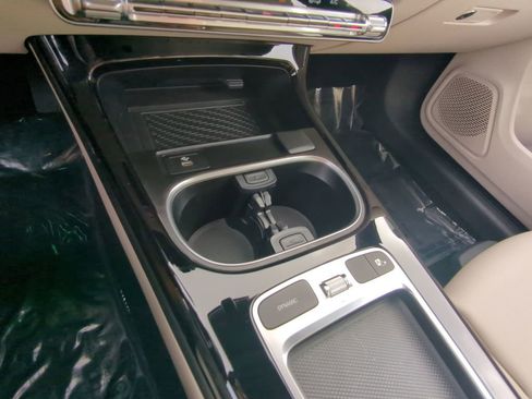 Used 2025 Mercedes-Benz CLA 250 image 8