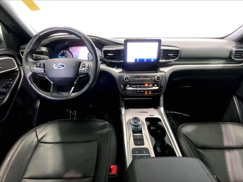 Used 2020 Ford Explorer XLT w/ Equipment Group 202A RWD image 15