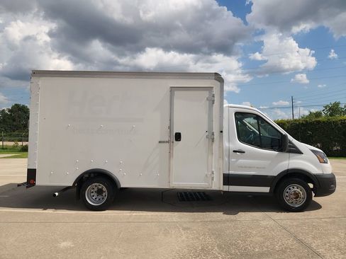 Used 2022 Ford Transit 350 DRW RWD image 4
