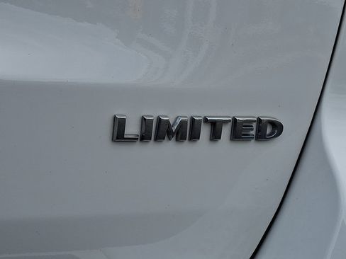 Used 2021 Jeep Grand Cherokee Limited w/ Premium Lighting Group AWD/4WD image 30