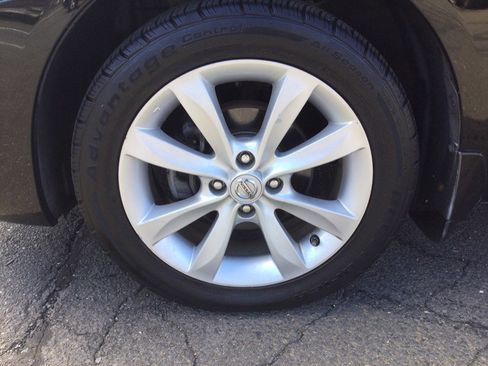 Used 2015 Nissan Versa w/ SL Tech Package FWD image 40