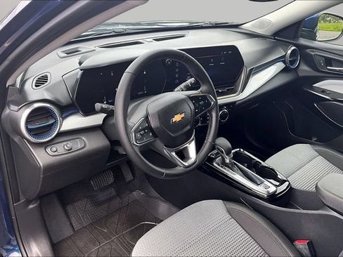 Used 2024 Chevrolet Trax LT w/ Driver Confidence Package FWD image 12