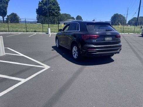 Used 2023 Audi Q3 2.0T Premium AWD/4WD image 8
