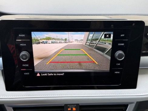 New 2025 Volkswagen Taos SE image 32