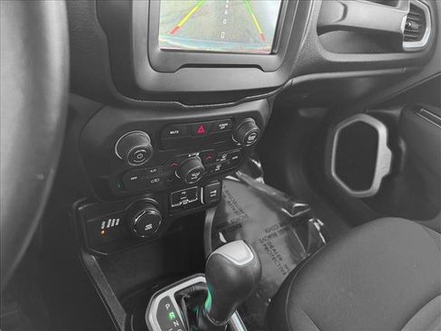 Used 2020 Jeep Renegade Latitude w/ Cold Weather Group image 14