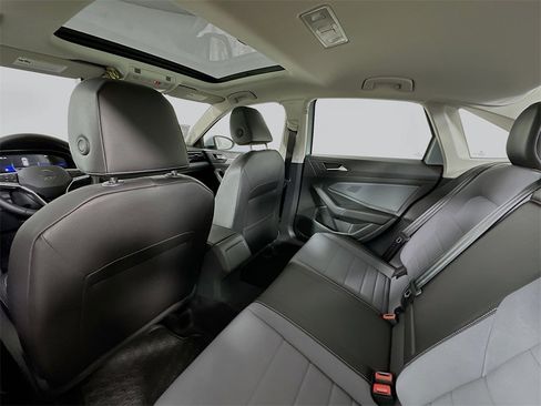 New 2025 Volkswagen Jetta SE image 4