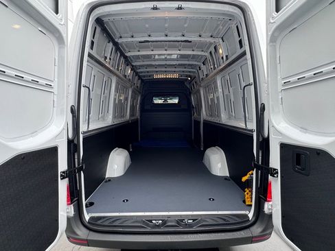 Used 2024 Mercedes-Benz eSprinter 170 Cargo image 13