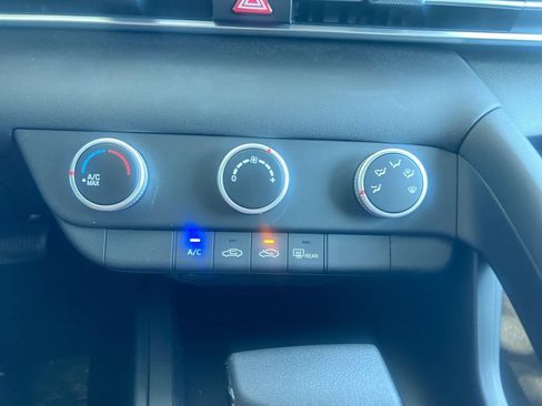 Used 2026 Hyundai Elantra SE FWD image 16