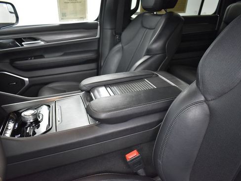 Used 2024 Jeep Wagoneer Series II AWD/4WD image 10