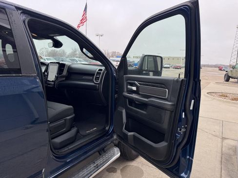 Used 2024 RAM 2500 Big Horn w/ Sport Appearance Package image 29