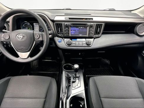 Used 2018 Toyota RAV4 LE image 16