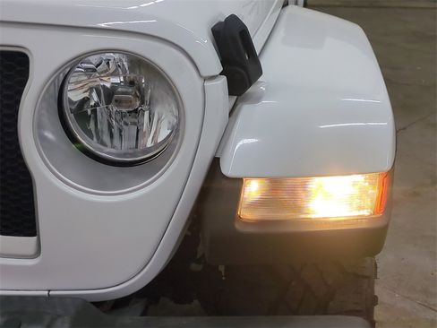 Certified 2022 Jeep Wrangler Unlimited Sahara image 10