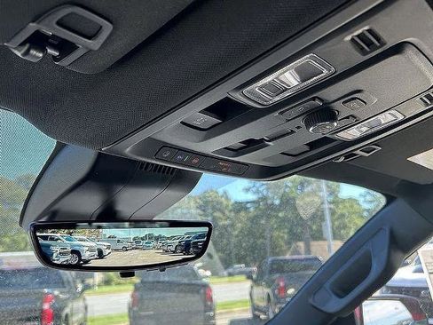 New 2025 Chevrolet Suburban Premier image 29