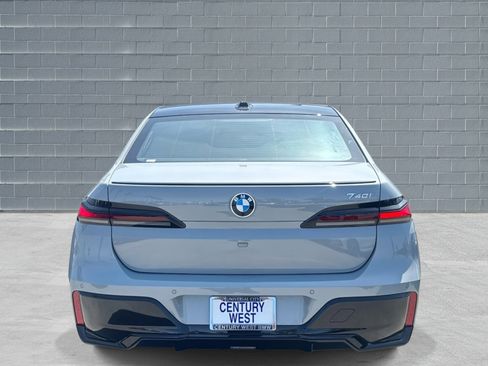 Used 2025 BMW 740i w/ Executive Package RWD image 4