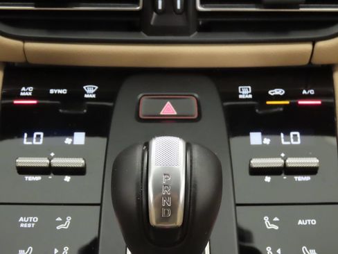 Certified 2026 Porsche Macan AWD/4WD image 26