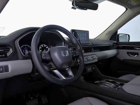 Used 2025 Honda Pilot EX-L image 14