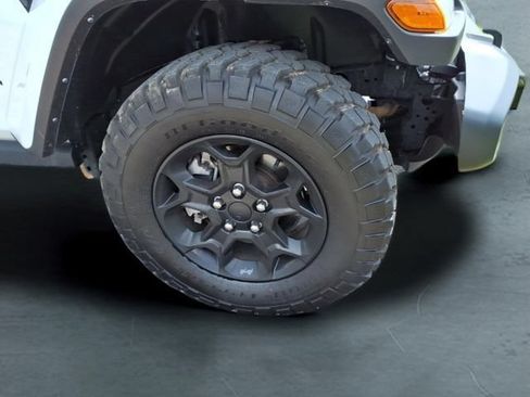 Used 2023 Jeep Gladiator Sport AWD/4WD image 7