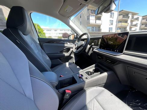 New 2026 Volkswagen Tiguan SE AWD/4WD image 18