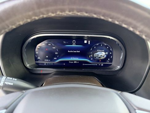 Used 2023 Chevrolet Suburban LT w/ Luxury Package image 17