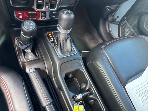 Used 2024 Jeep Wrangler Unlimited Rubicon AWD/4WD image 20