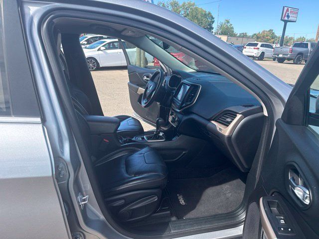 Used 2017 Jeep Cherokee Limited FWD image 12