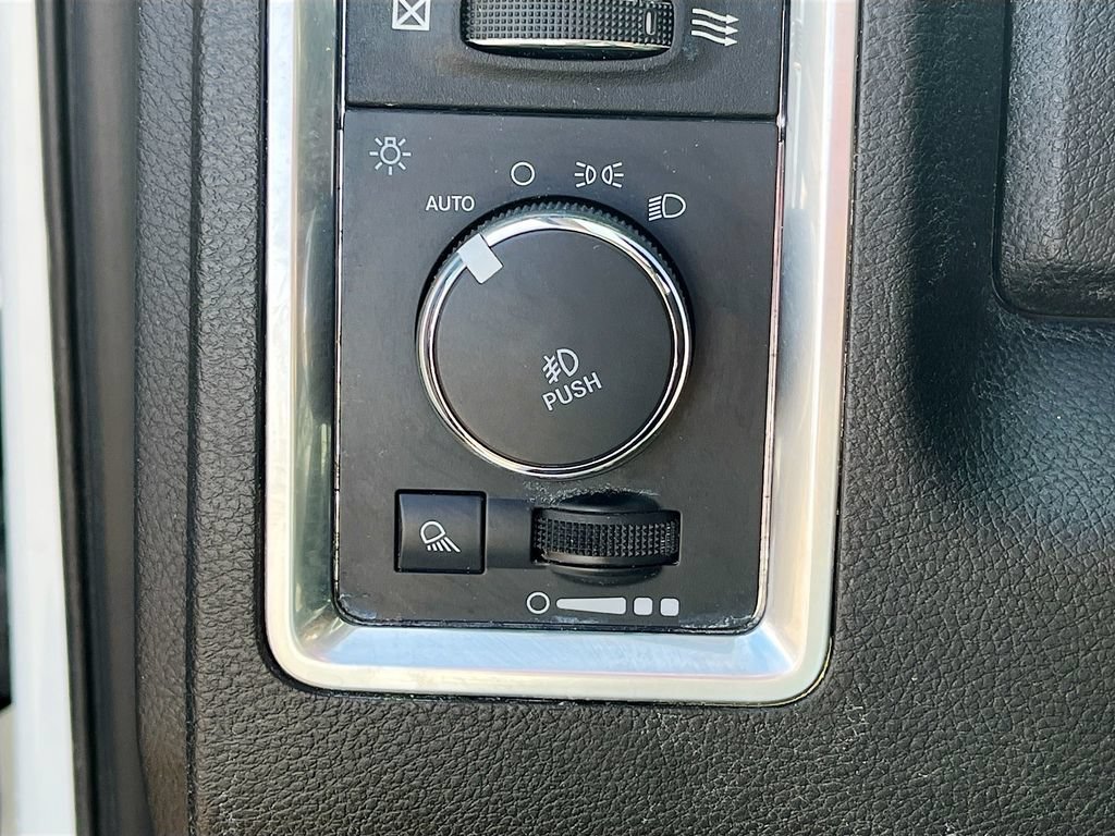 Used 2022 RAM 1500 Classic SLT AWD/4WD image 10