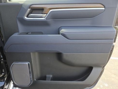 Certified 2025 Chevrolet Silverado 1500 High Country w/ Technology Package AWD/4WD image 29