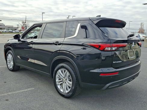 Used 2023 Mitsubishi Outlander ES image 4