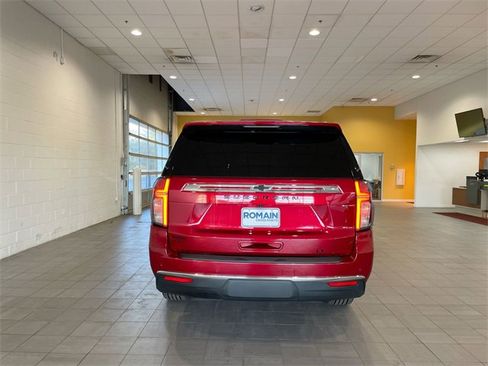 Used 2021 Chevrolet Suburban LT image 4