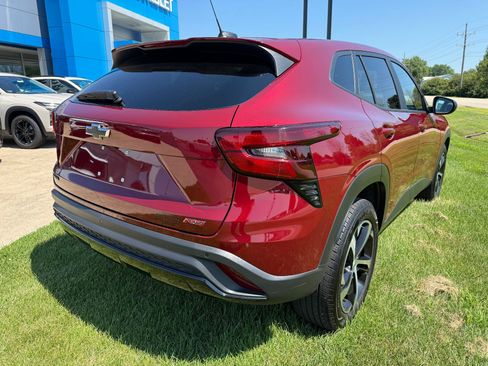 Used 2025 Chevrolet Trax RS w/ Sunroof Package FWD image 7