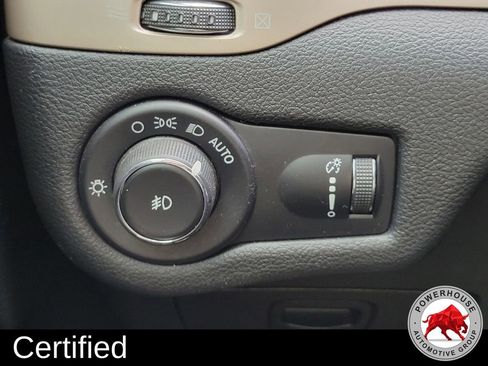 Used 2018 Jeep Cherokee Latitude image 27