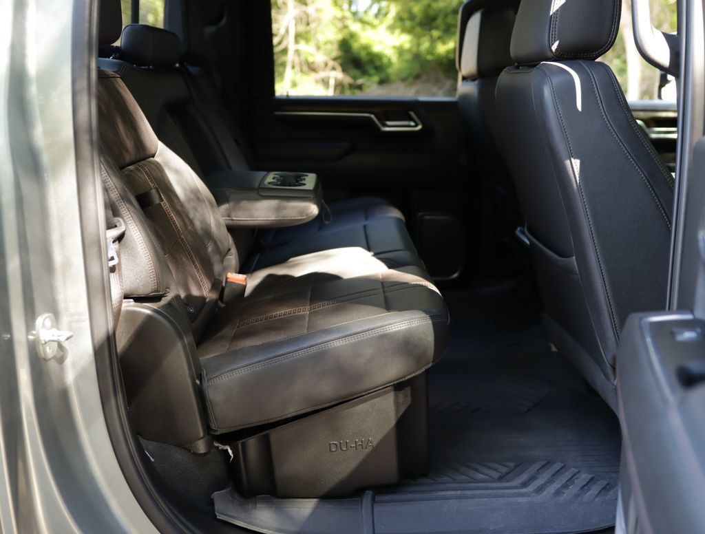 Used 2024 Chevrolet Silverado 2500 High Country w/ High Country Premium Package AWD/4WD image 34
